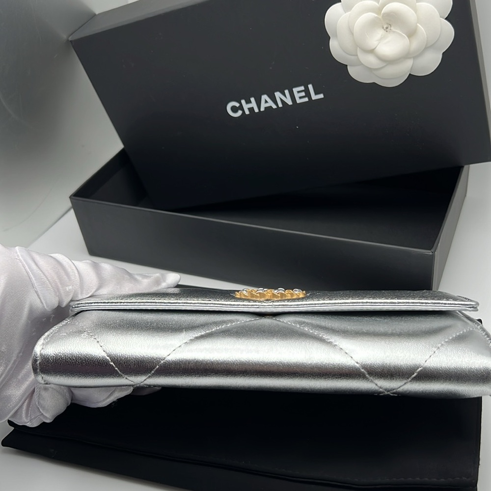 CHANEL 19 Flap Quilted Metallic Long Wallet Gold CC Made 2021 New Unused No Tag - Picture 7 of 17